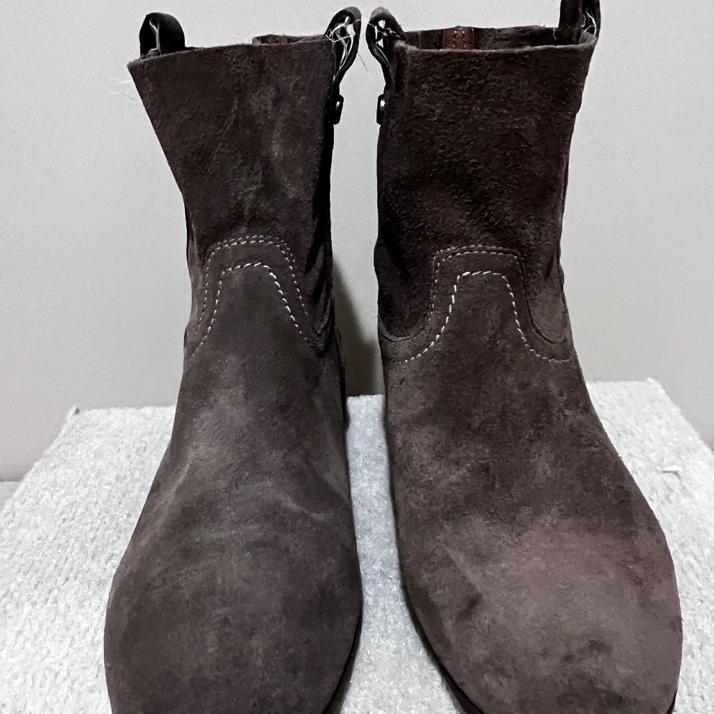 ladies Frye&co bootie brown suedde size 8.5